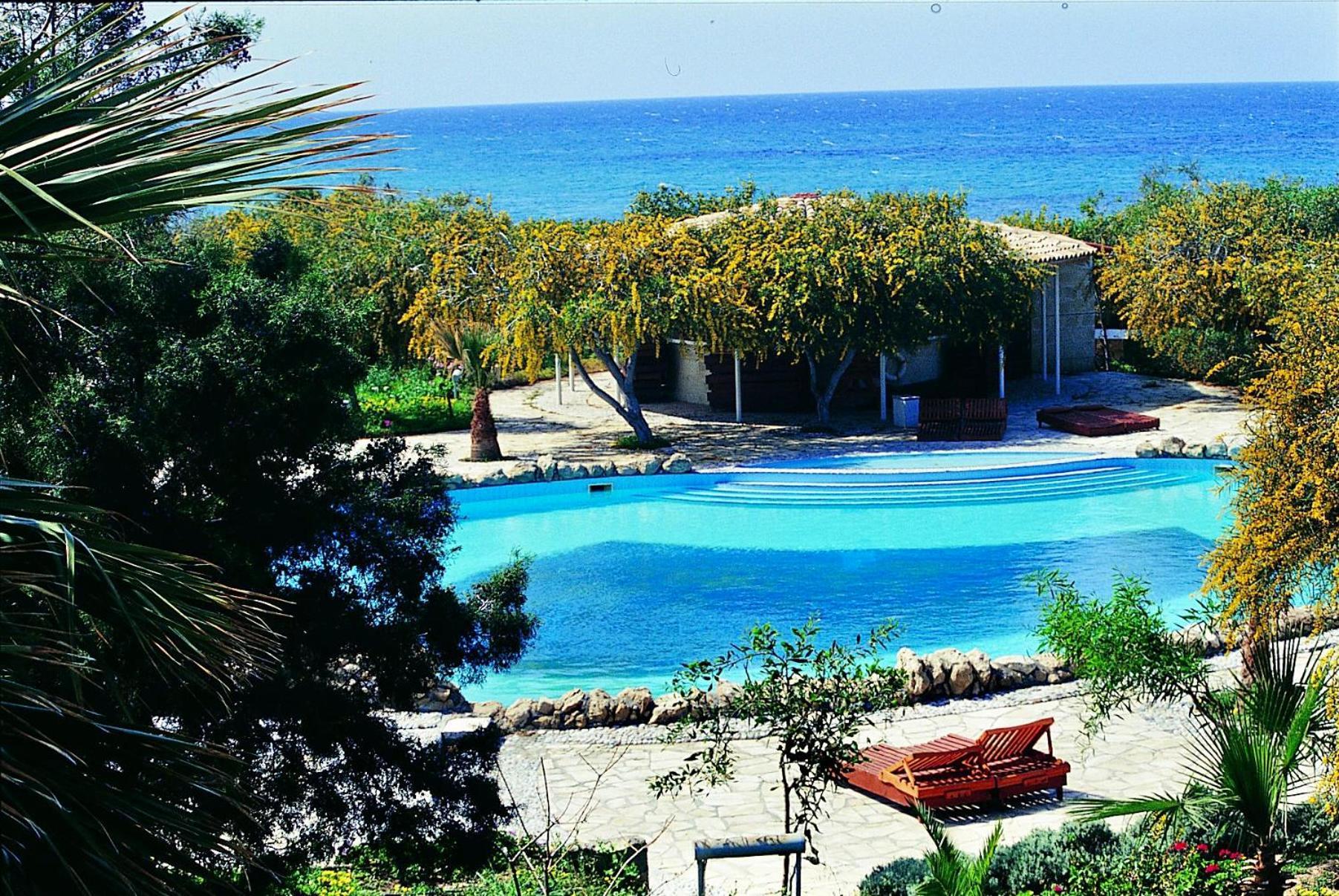 Riviera Beach Bungalows Kyrenia  Exterior photo